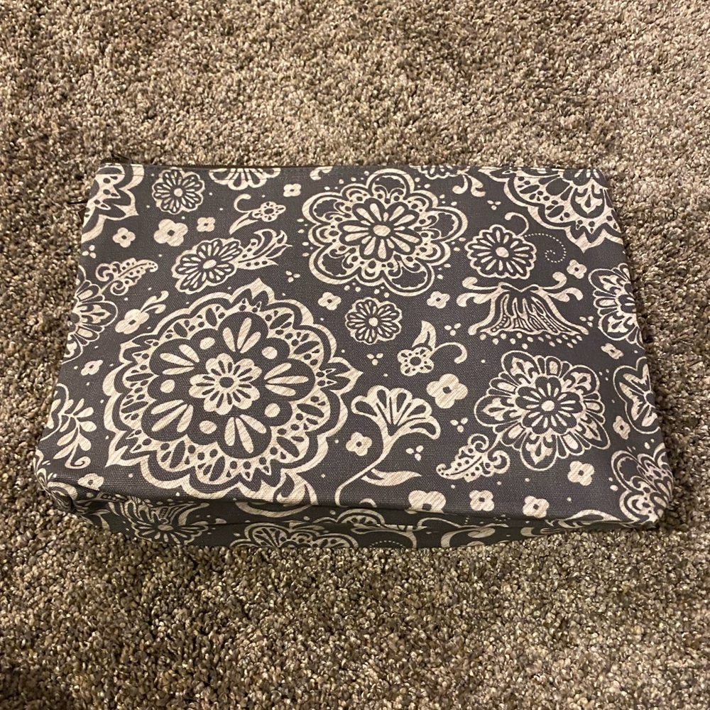 Zipper Pouch - Picture 4 of 4